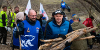 Александр Моор вместе с тюменцами вышел на субботник в Городищенском логу - ИА Тюменская линия