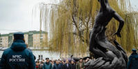 В Курске возложили цветы к памятнику героям-чернобыльцам - Курские Известия