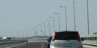 Перед Крымским мостом образовалась очередь почти из 300 автомобилей - Комсомольская правда