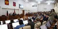 Виктор Томенко и Александр Романенко поздравили с Днем российского парламентаризма Фото №1 - Алтайская правда