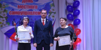 Константин Терещенко с награжденными - Законодательное собрание