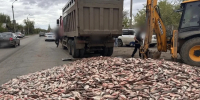 Астраханец перекрыл дорогу, завалив её рыбой - Газета Волга