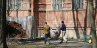Около пяти тысяч петербуржцев пришли на субботник в Петроградском районе - ГАZЕТА.СПб