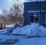 Коммунальные службы Кольского округа продолжают работы по уборке населённых пунктов после обильного апрельского снегопада. - Кольский район