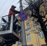 На улице Горького во Владимире устанавливают знаки для запрета стоянки и парковки - Zebra-TV.Ru