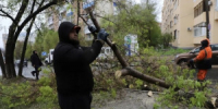 Аварийные бригады города работают в усиленном режиме, устраняя последствия урагана в Самаре - НИА Самара