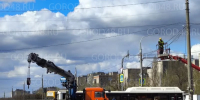 Светофор упал на мужчину и женщину в Липецке - Gorod48.ru