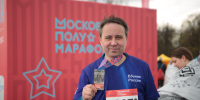 Участник СВО Эльдар Шарипов пробежал Московский полумарафон, фото - Мой район