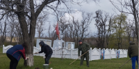 Субботник провели в селе Провалье - Администрация города Свердловска и Свердловского района