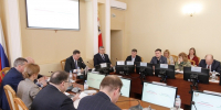 Александр Новиков представил депутатам горсовета отчёт о работе администрации города за 2025 год - Смоленская газета