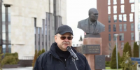 Олег Мельниченко возложил цветы к бюсту Василия Бочкарева - Stolica58.Ru