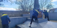 Участники акции «Дон помнит» благоустраивают мемориалы и воинские захоронения в Таганроге - Газета Таганрогская правда