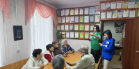 Партийцы в Верхнеуральске помогают старшему поколению регистрироваться на предварительное голосование - Единая Россия