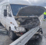 На трассе Mercedes-Benz протаранил отбойник: водитель то ли уснул, то ли загляделся - КТВ-ЛУЧ