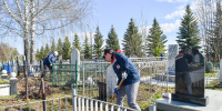 В Нижнекамске активисты партии убрались на городском кладбище - Единая Россия