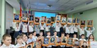 Самарская школа № 81 в числе первых в регионе присоединилась к памятным мероприятиям. В честь 81-й годовщины Победы здесь состоялось торжественное мероприятие «Поклонимся великим тем годам» патриотического проекта «Подвиги и герои». - НИА Самара