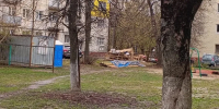Во дворе на улице Московской оставили строительный мусор после ремонта - Калужский перекрёсток