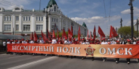 Госавтоинспекторы рассказали омичам, как крепить портреты на машину в ходе акции «Бессмертный полк», чтобы не было нарушения - Вечерний Омск