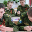 Мастер-класс по изготовлению броши с георгиевской лентой прошел в Иркутском кадетском корпусе - Следственный комитет