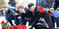 В Пензе состоялась церемония возложения цветов к стеле «Город трудовой доблести» - ИА PenzaNews