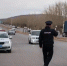 Сотрудники ДПС Забайкалья вручают водителям георгиевские ленточки на дорогах - ChitaMedia