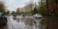 Водная преграда. Эксперты объяснили, чем опасны лужи на дороге для водителей - Херсонское агентство новостей