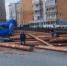 В Иркутске на дороге опрокинулся большегруз с брёвнами - ИА Байкал-Daily