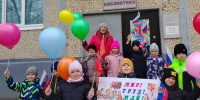 Флешмоб «Мир! Труд! Май!» - ИА Новомосковск Сегодня