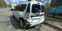 В Самаре незакрепленные профлисты с крыши Lada Largus спровоцировали ДТП с госпитализацией женщины - ГТРК Самара