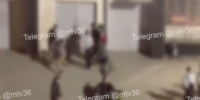 «У них с собой ножи и пистолет». Толпа подростков устроила беспредел в центре Воронежа - МОЁ! Online