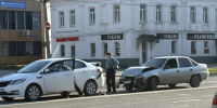 На Красноармейском проспекте в Туле столкнулись две легковушки - ТК Первый Тульский