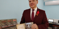 Председатель комиссии палаты передал патриотическое издание в библиотеку Сергиевского храма - Общественная палата