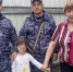 В Тулуне сотрудники Росгвардии нашли и вернули родителям потерявшуюся девочку - Росгвардия