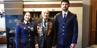 Сотрудники следственного управления СК России по Сахалинской области встретились с ветераном Великой Отечественной войны Гавриловым В.В. и поздравили его с наступающим Днём Победы - Следственный комитет