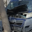 В Кирове фургон впечатался в столб, водитель скончался по пути в реанимацию - ProGorod.Ru