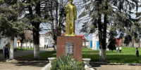 Памятник погибшим воинам Великой Отечественной войны. Братская могила - Городской округ Баксан