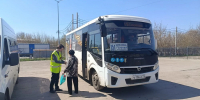 Пассажирам тульского транспорта начали вручать Георгиевские ленты - Молодой коммунар