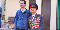 Песни «Катюша», «Темная ночь» и «День Победы» звучат во дворах ветеранов Великой Отечественной войны. - Информационно-аналитическое управление г. Ижевск
