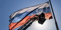На площади Ленина в Туле обновили Государственный флаг России.  - ГТРК