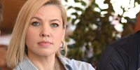 Омский театр репетирует лирическую комедию о любви, от которой трудно освободиться - Вечерний Омск