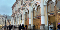 На вокзалах Москвы и Петербурга начали тестировать роботов-уборщиков - tvspb.ru - ТК Санкт-Петербург
