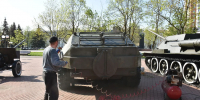 В Пензе начали красить краской военную технику перед Днем Победы - Stolica58.Ru