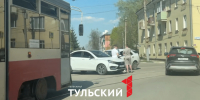 На пересечении улиц Михеева и Тимирязева в Туле остановились трамваи - ТК Первый Тульский