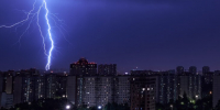 Москвичей предупредили о жаре, грозе и граде 7 мая - M24.Ru