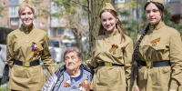 Во Владивостоке поздравляют ветеранов: 6 мая подарки вручили Марии Концевой. - Администрация г. Владивостока