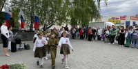 Юные жители Ленинского района приняли участие в ежегодной патриотической акции «Аллея Победы» - Администрация г. Барнаул