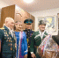 С подарками и песнями - Красное знамя