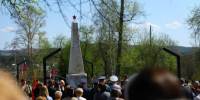 На фотографии изображён мемориальный памятник (обелиск), посвящённый участникам Великой Отечественной войны (1941–1945 гг.)., Изображение. - Правительство Челябинской области