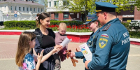 Сотрудники МЧС поздравили белгородцев с 81-й годовщиной Великой Победы - Сетевое издание Знамя 31
