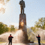 В Петербурге очистили памятники к 9 Мая после зимы - Peterburg2.Ru